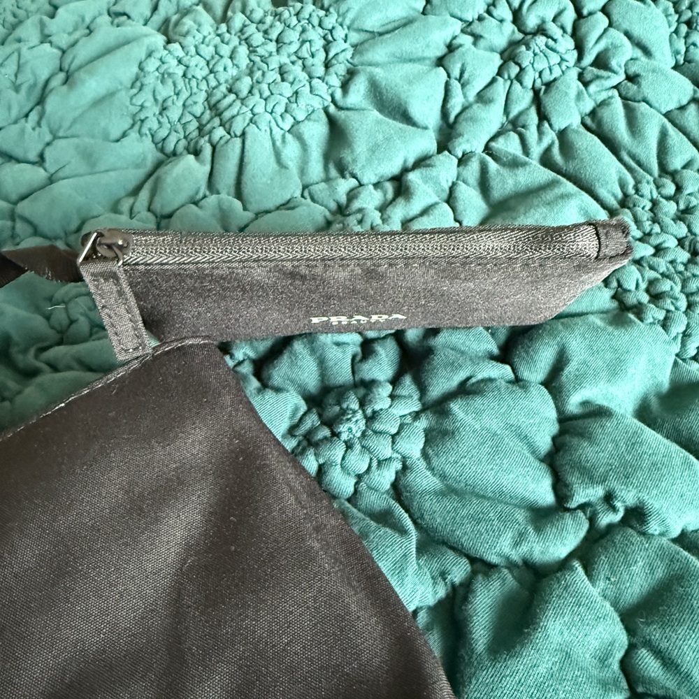 Prada beauty reversible tote bag plus pouch - Picture 6 of 11